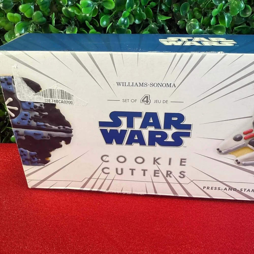 Williams-Sonoma STAR WARS Cookie Cutters Set of 4 DEATH STAR MILLENNIUM FALCON